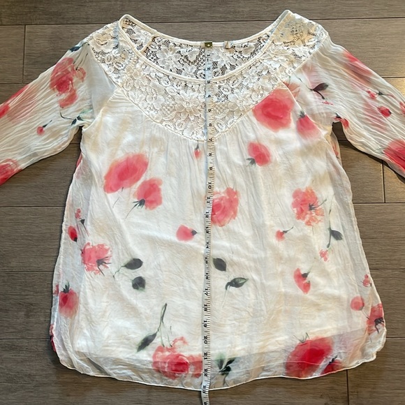 Floral Italian Silk Blouse. Size Small - Picture 8 of 11